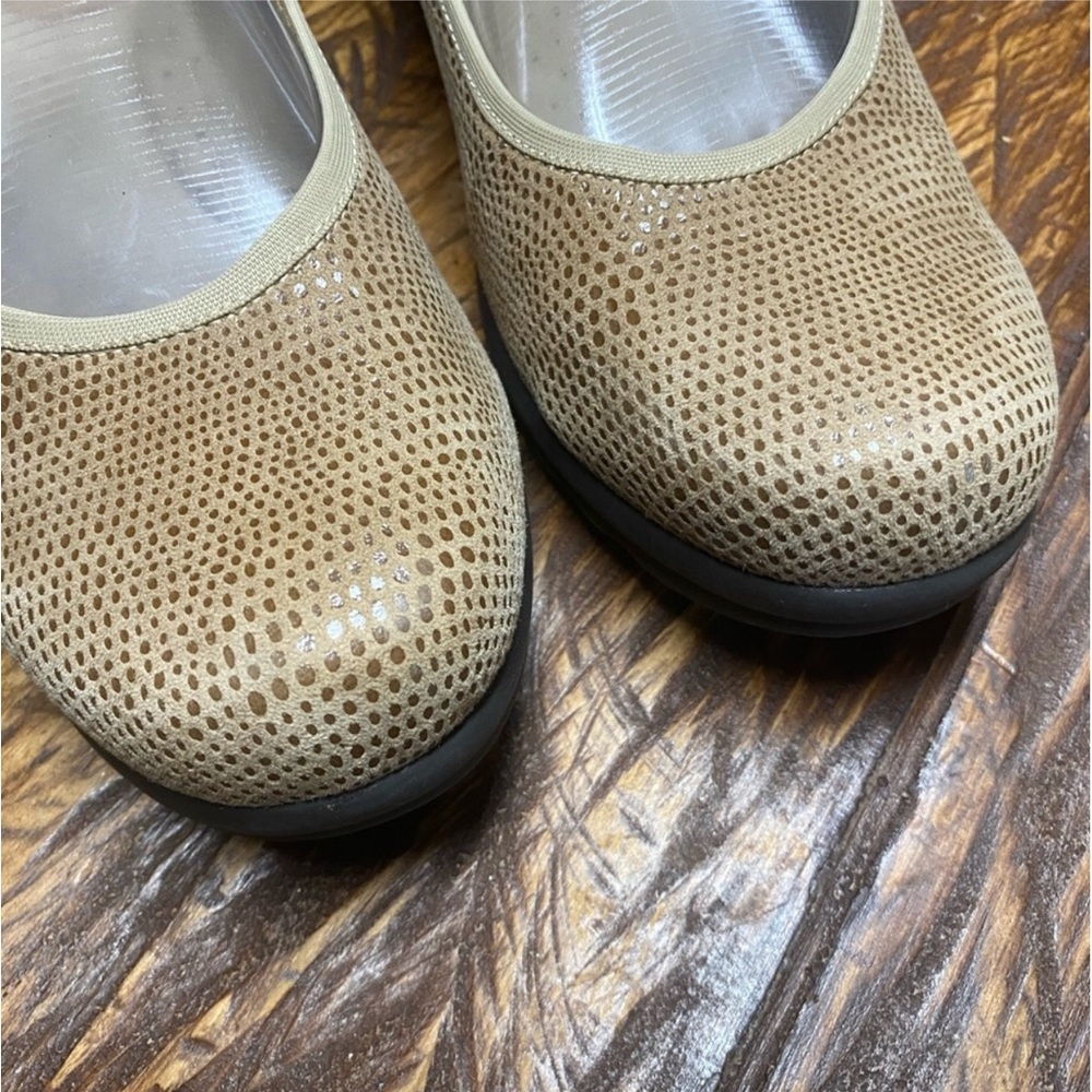 Vaneli Printed Leather Wedge Pumps Donia Taupe Tan Slip On Loafers Size 7.5 - Picture 7 of 10